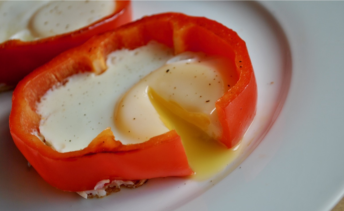 Fried Eggs In Peppers Recipe