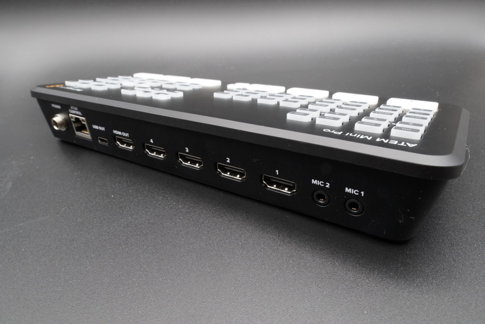 【超美品】OBS ATEM Mini Pro ＆ モニター等 DAV00460-940x627.jpg