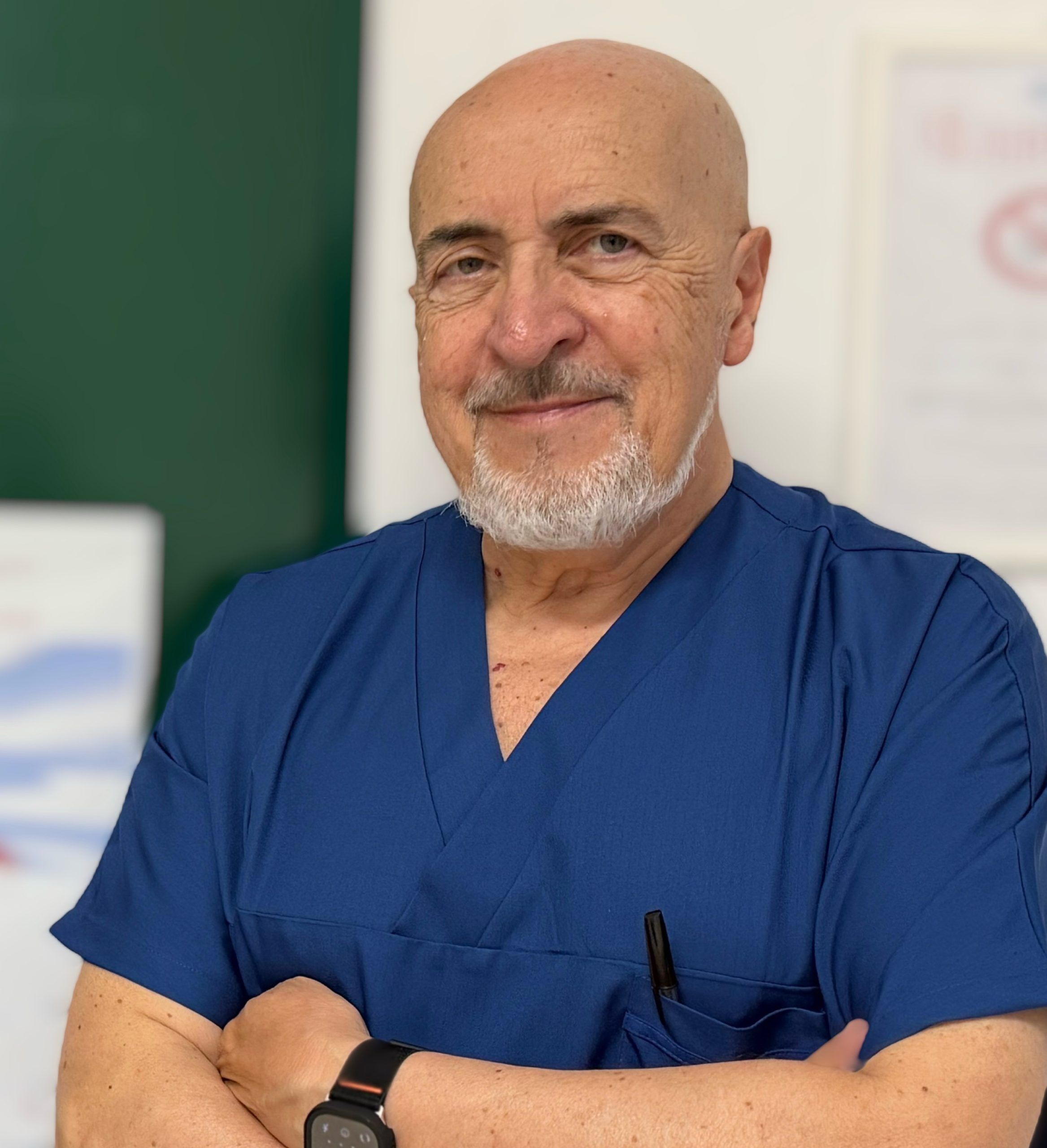 Dott. Filiberto Di prospero con casacca blu sala operatroia