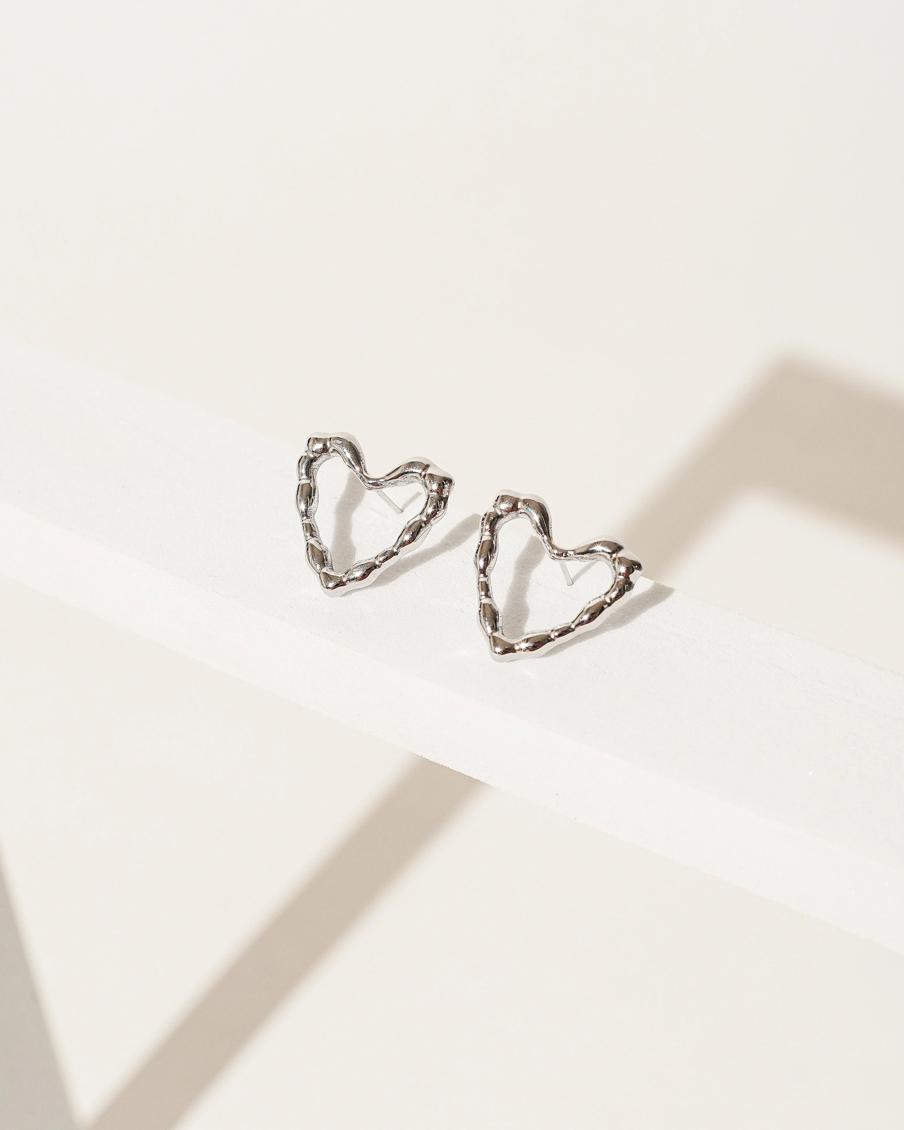 Maisie Silver Sunspell - Download Premium Minimal Photo | Retina