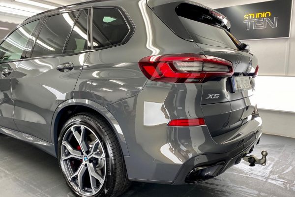 Studio Ten BMW X5 45e Rear S10 Sign
