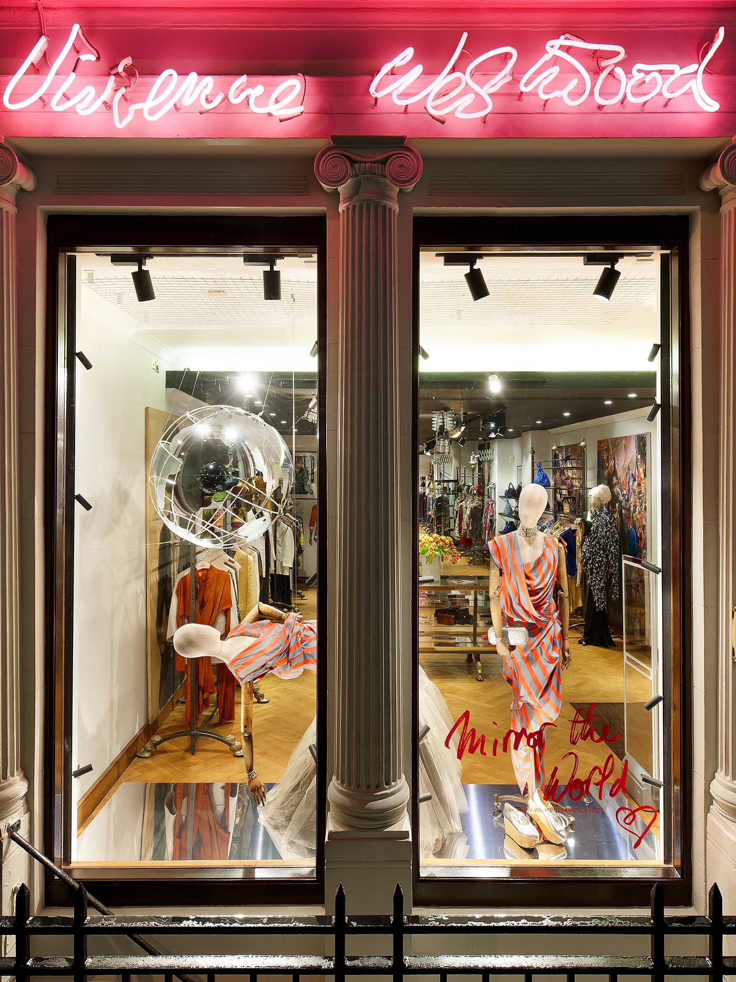 Vivienne Westwood - ROUNDABOUT $_57.JPG