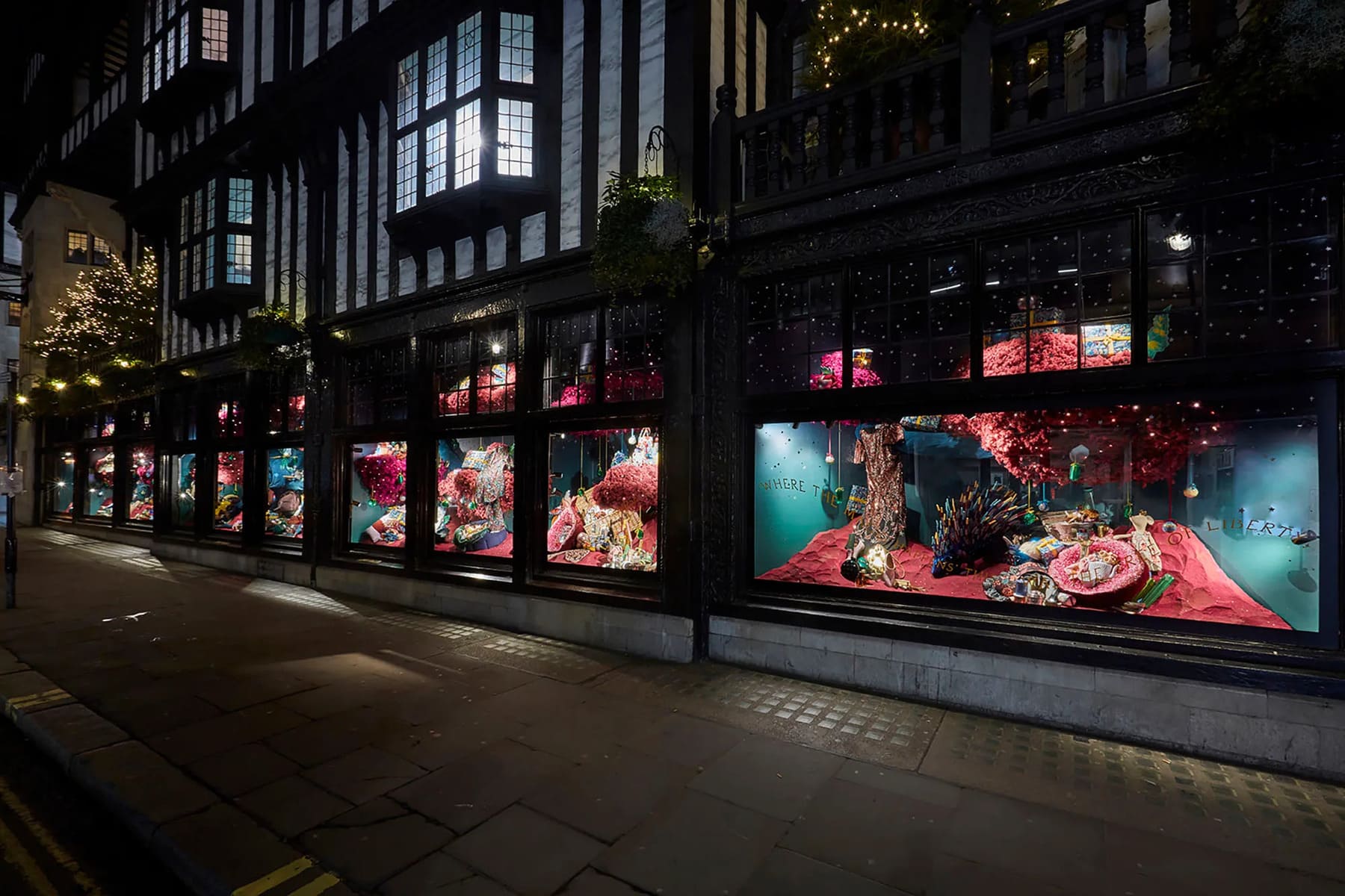 Liberty-Festive-Window-Display-Design-Studio-XAG