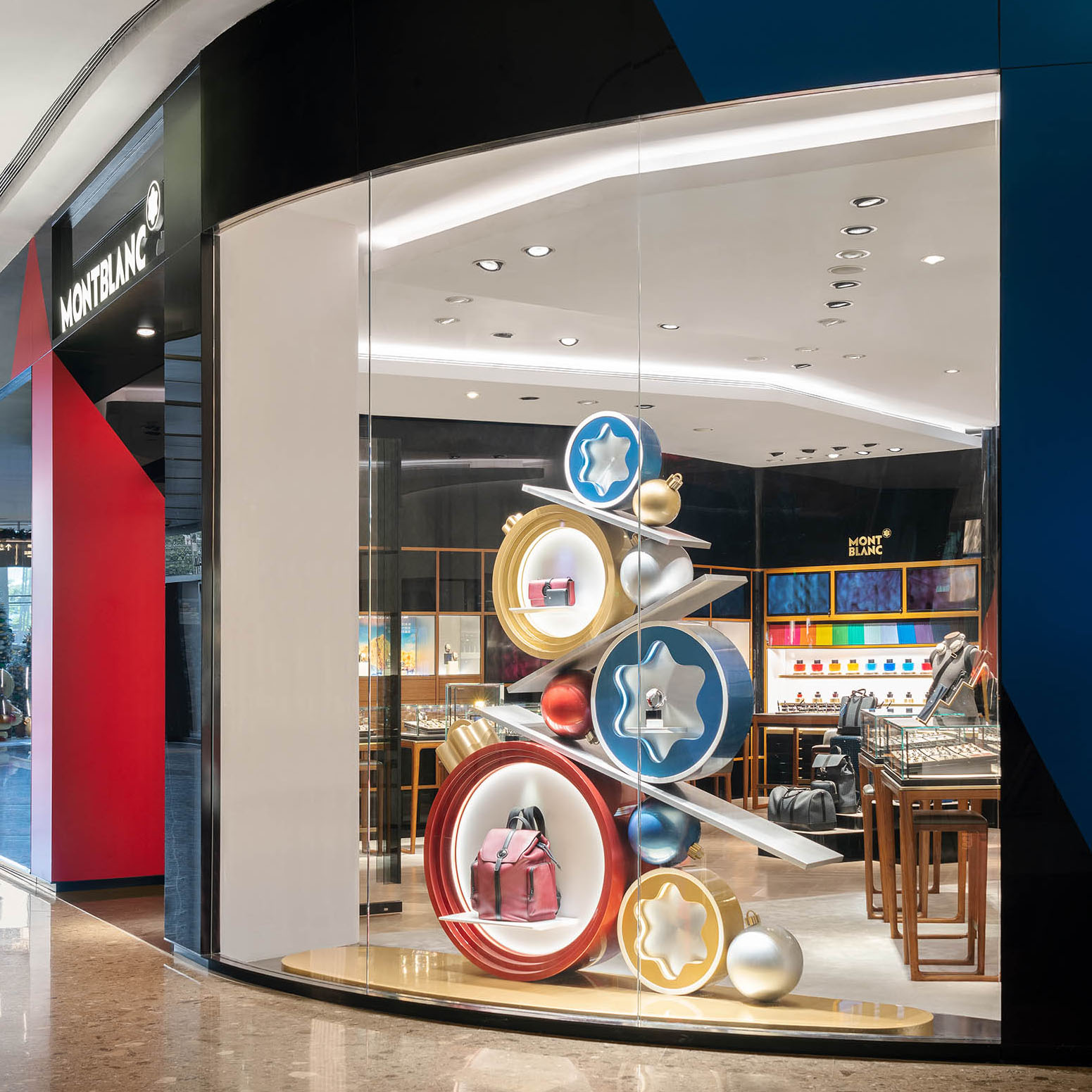 Montblanc Happy Holidays 21| Wow Retail Windows | StudioXAG