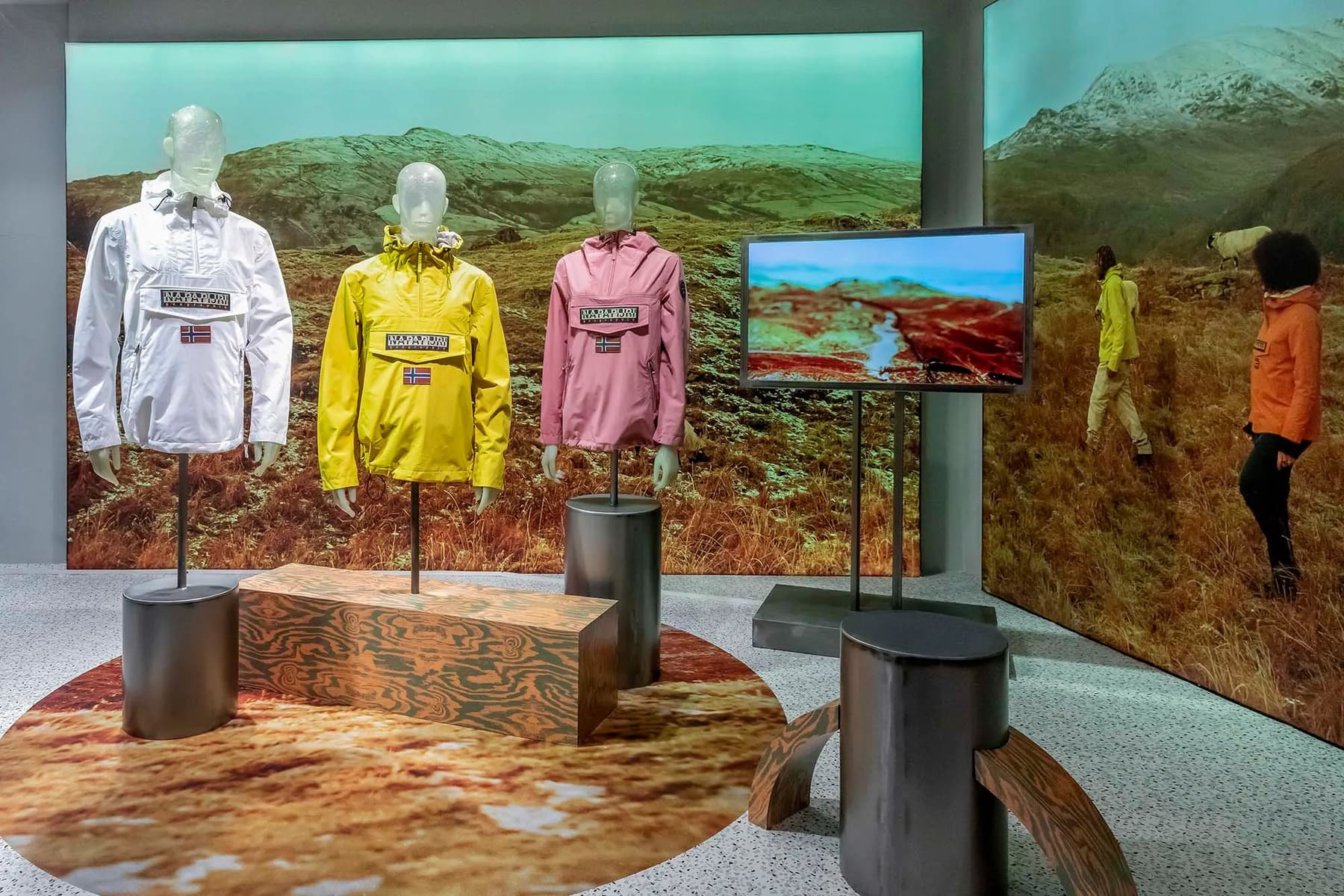 Retail-Display-Design-Napapijri-9