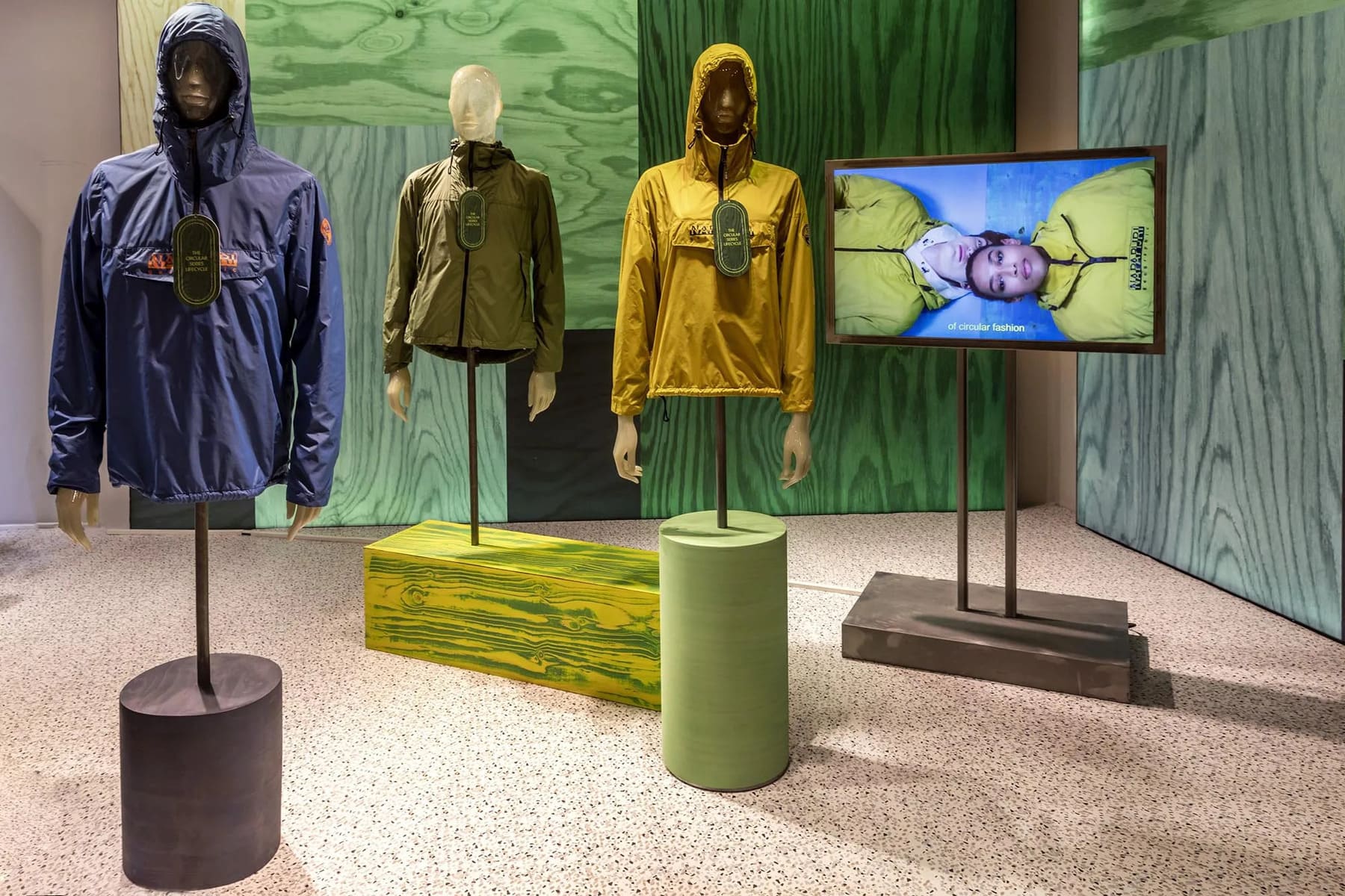 Retail-Display-Design-Napapijri