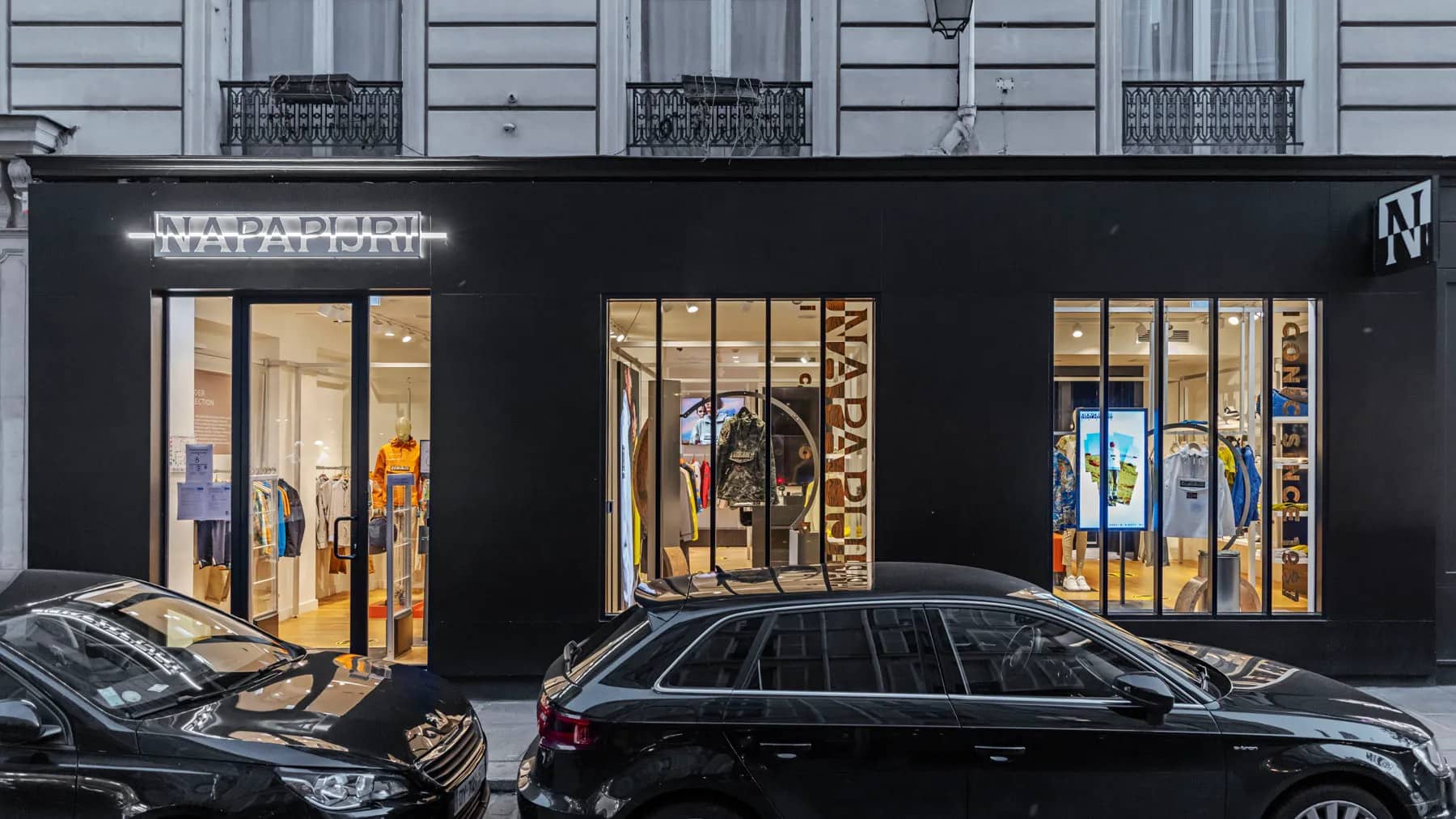 Retail-Window-Display-Design-Napapijri-6