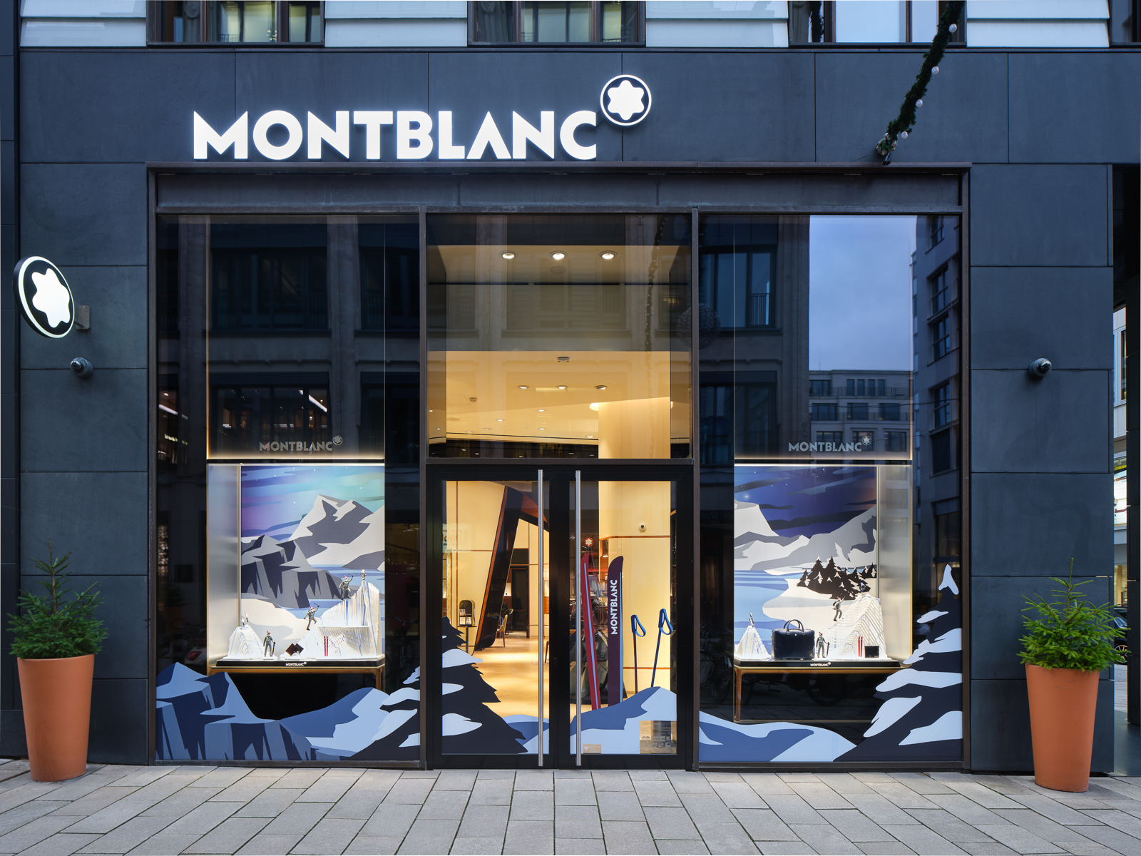 Montblanc Happy Holidays 23 | Wow Retail Windows | StudioXAG