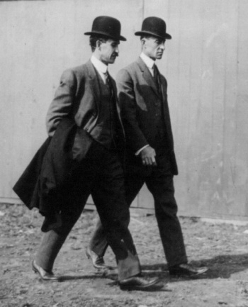 Wilbur (links) und orville wright (rechts), um 1905 · die werkstatt der brüder wright im jahre 2000. Wright Brothers Lesson For Kids Facts Biography Study Com