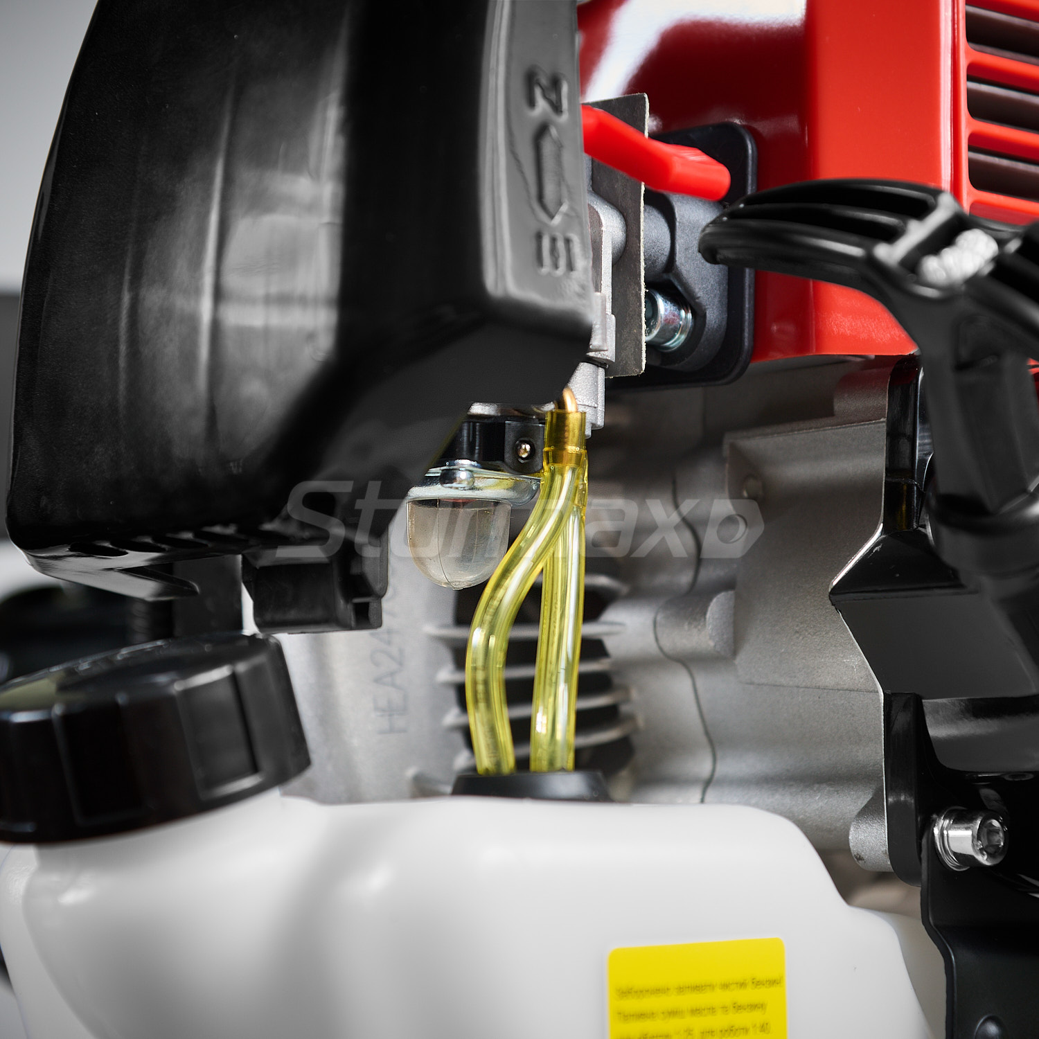 Бензинова коса-кущоріз 1600 Вт Sturmax BTM8933S