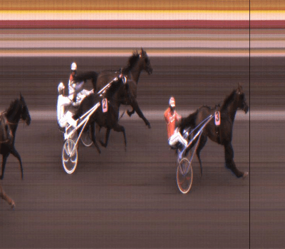 Flemming Jensen ( i hvidt) bringer Shotproof ind på en tredjeplads i 1.10.0a/1609 m i Jarlsberg Grand Prix