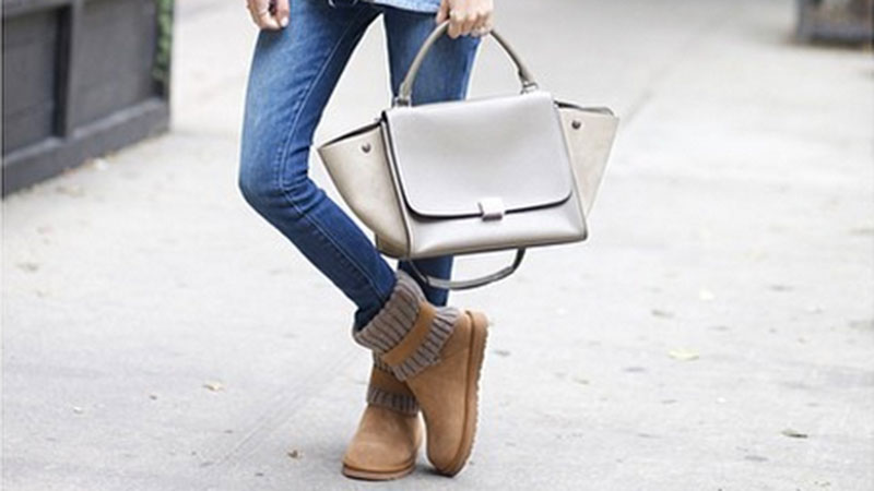 Peak autumn styling with @chelsey_weimar, an oversized blazer & the classic mini boots in chestnut. Vogue Says Uggs Boots Are Back In Fashion Stylecaster