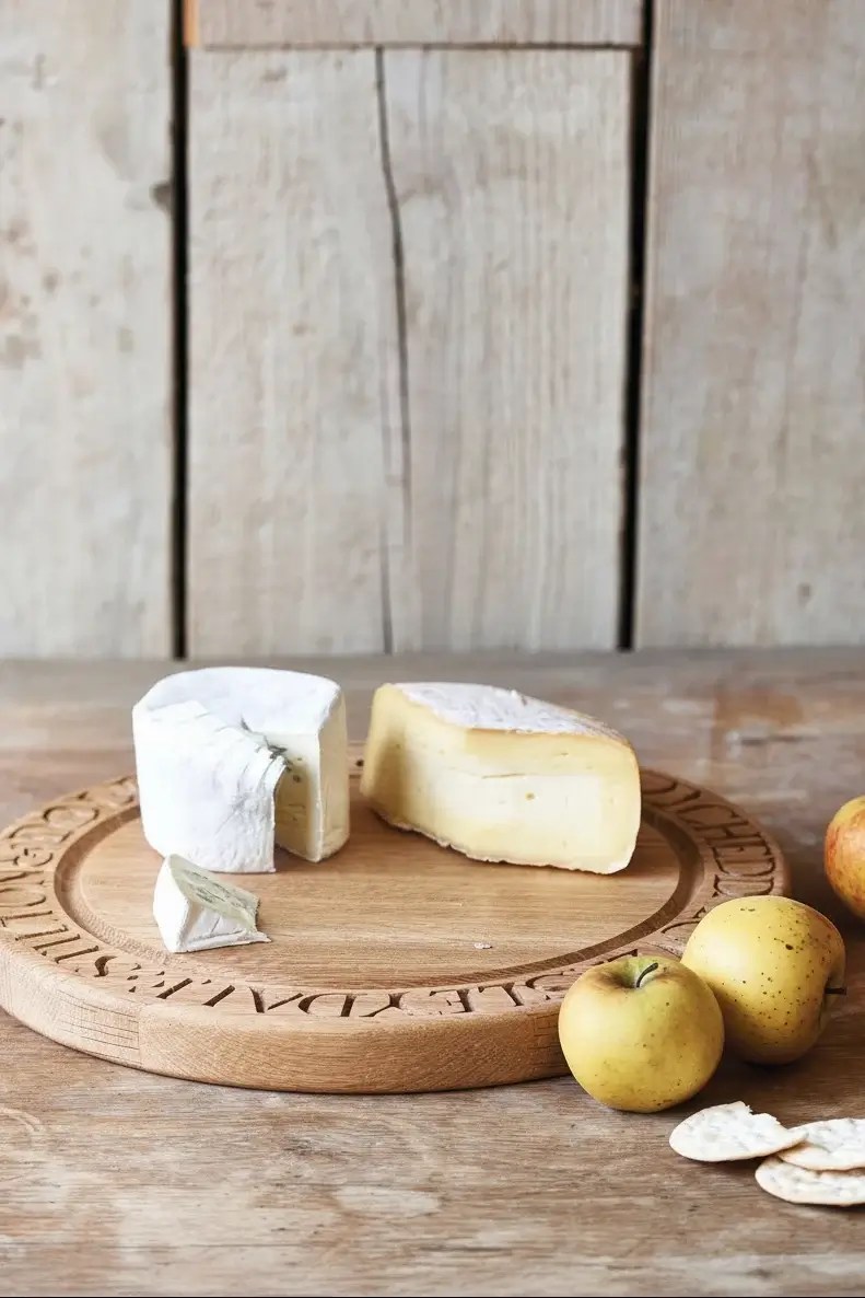 Emma Bridgewater Black Toast Cheese Board review: elevate your table with hand-crafted wooden