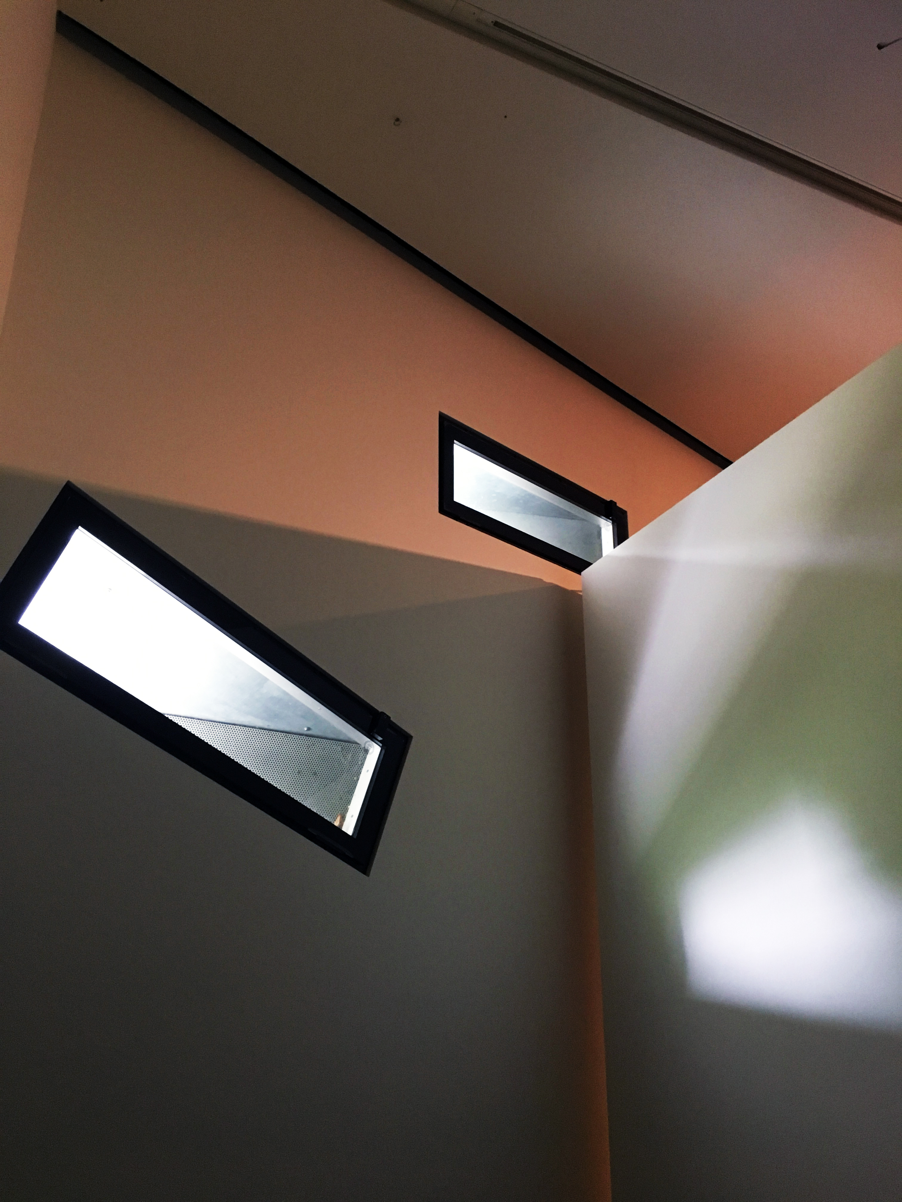 A play of light and shadows in the Jewish Museum