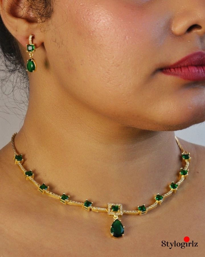 Moss Cut Ad Necklace Set