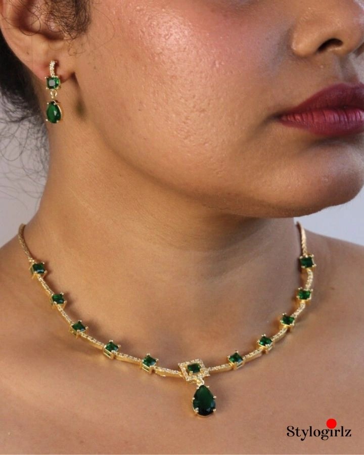 Moss Cut Ad Necklace Set