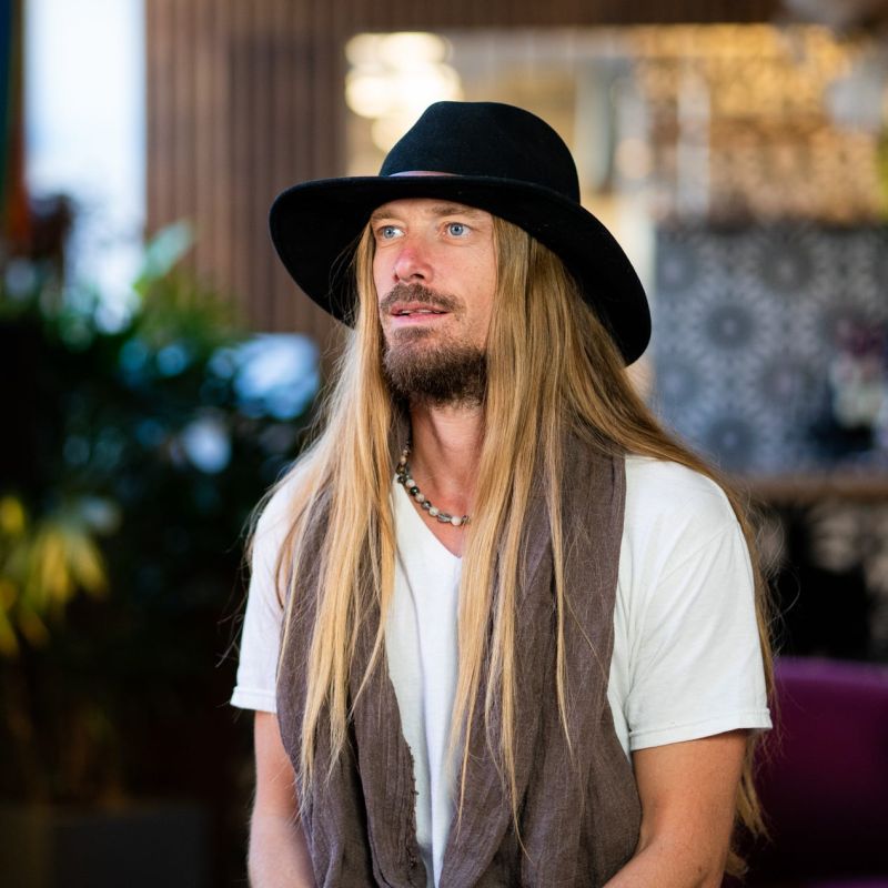 About Philipp Wolf Medium - Premium Dark Wallpaper Gallery - Desktop