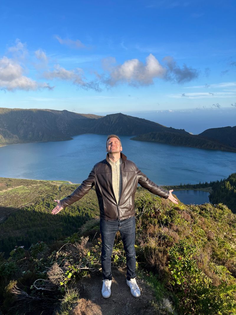 Bruno Substack - Download Classic Minimal Illustration | Mobile