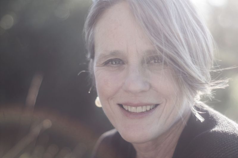 Lisa Bennett - Download Classic Light Image | Full HD