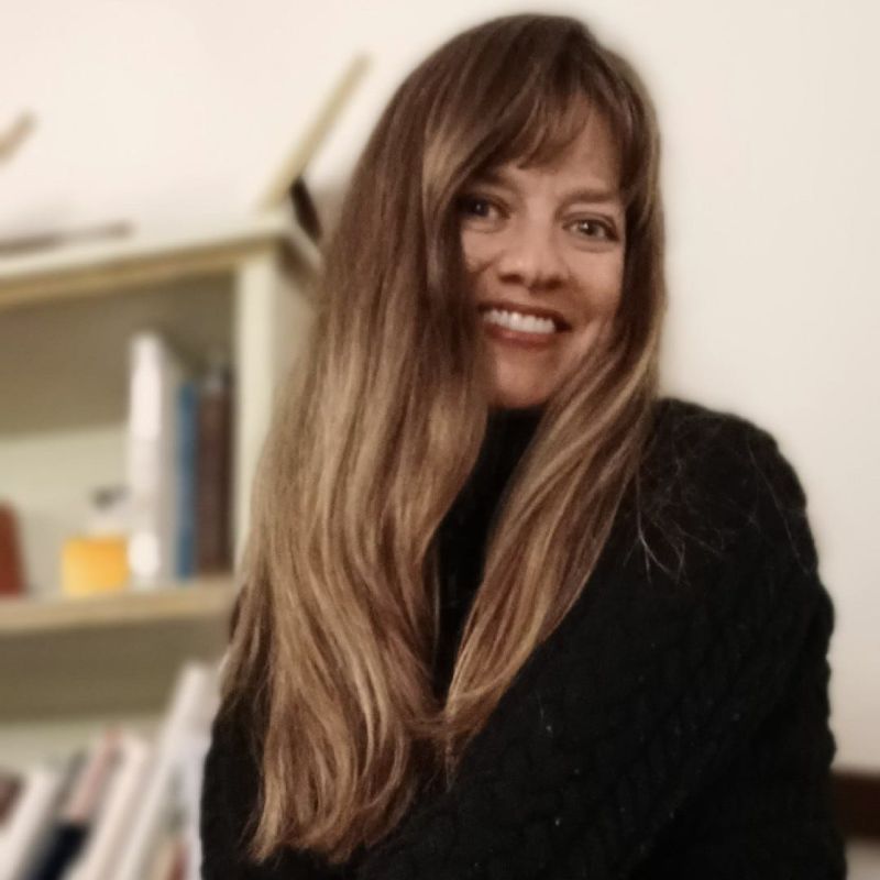 The Very Sharp Journalist Substack - Professional Mobile City Photos | Free Download