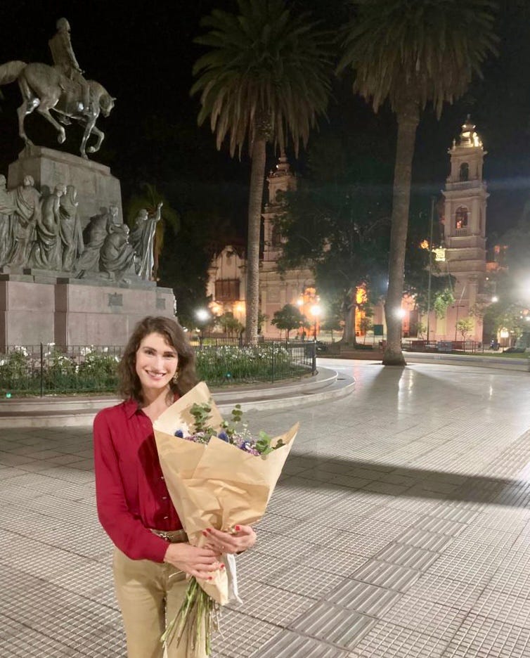 Mariah Bonner - Classic Minimal Illustration - HD