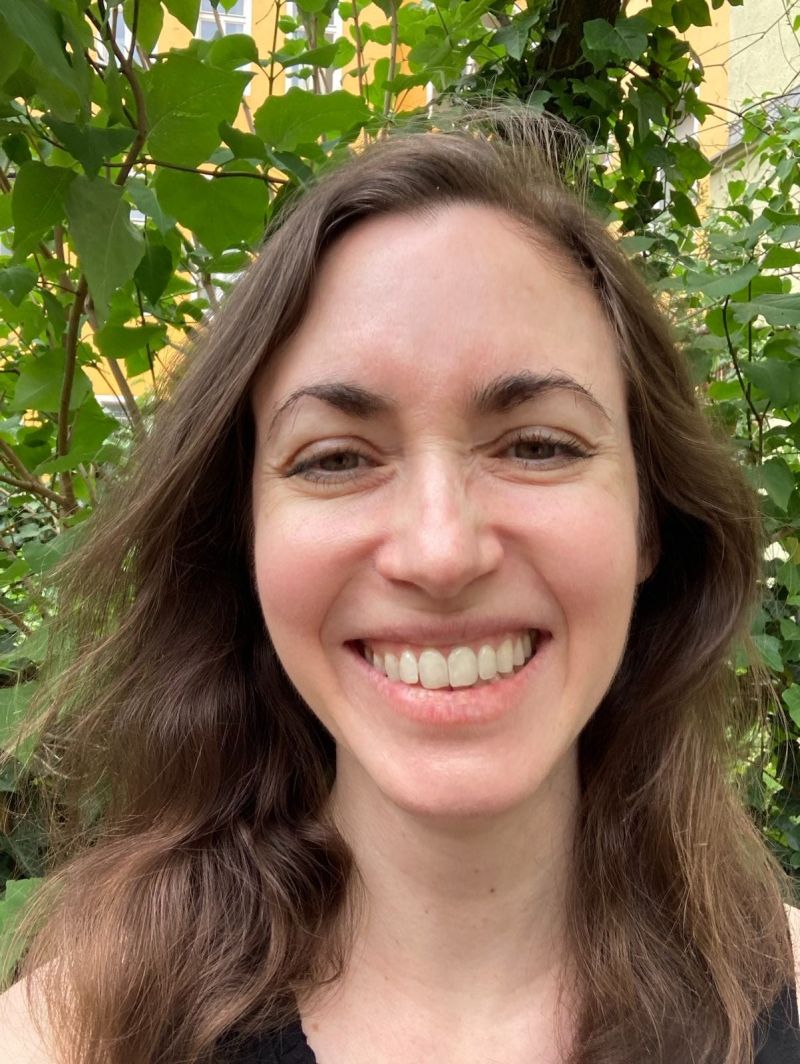 Vera Wilde Medium - Premium Light Image Gallery - Retina