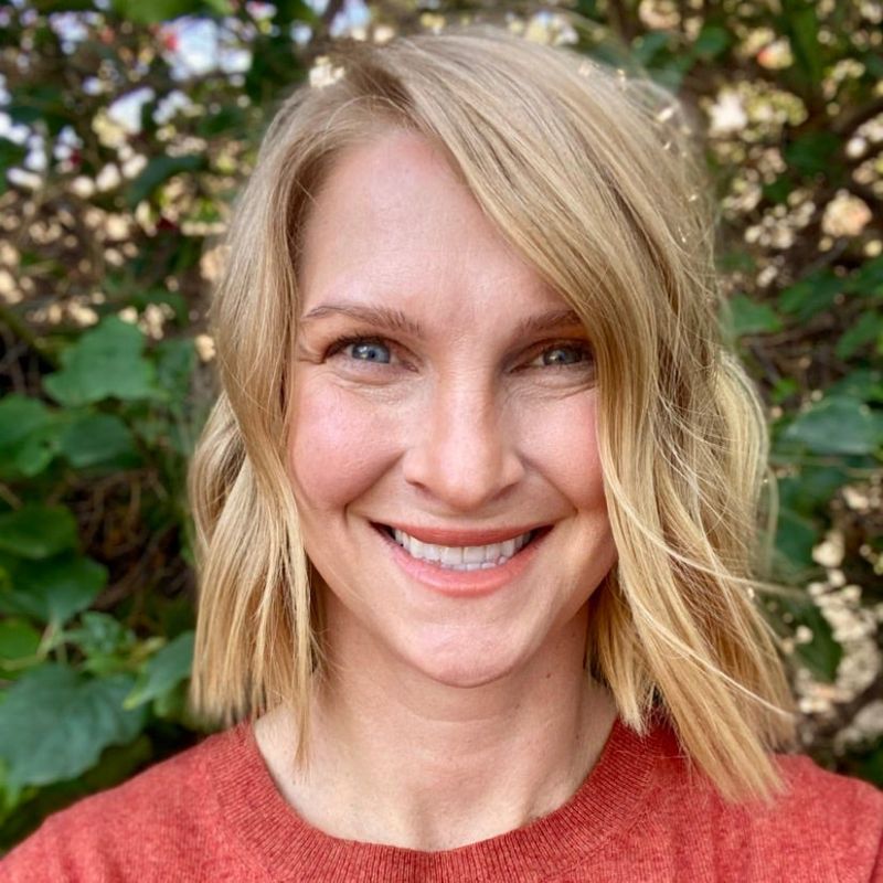 Meredith Miller Substack - Premium Gradient Background - Desktop