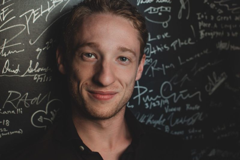 Vale Max Davidson - Retina Space Illustrations for Desktop