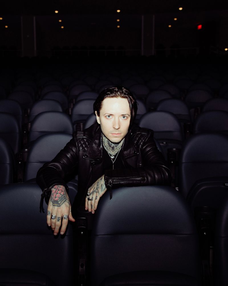 Ricky Olson - Classic Dark Background - Ultra HD