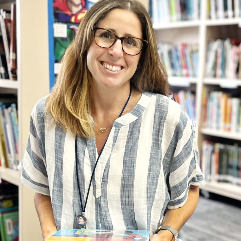 Nicole Bennett Medium - 4K Minimal Illustrations for Desktop