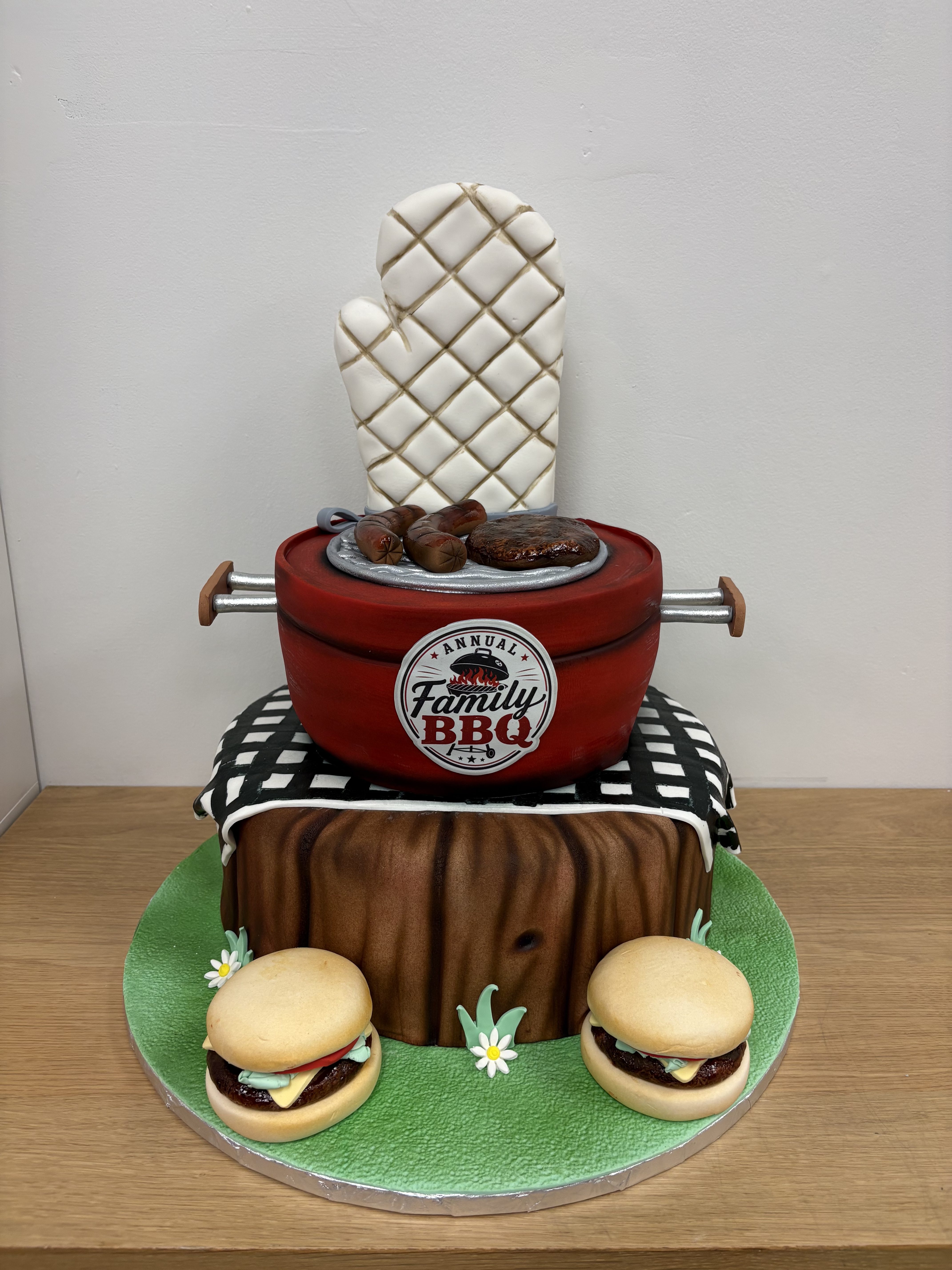 Family BBQ with 3D Fondant Items