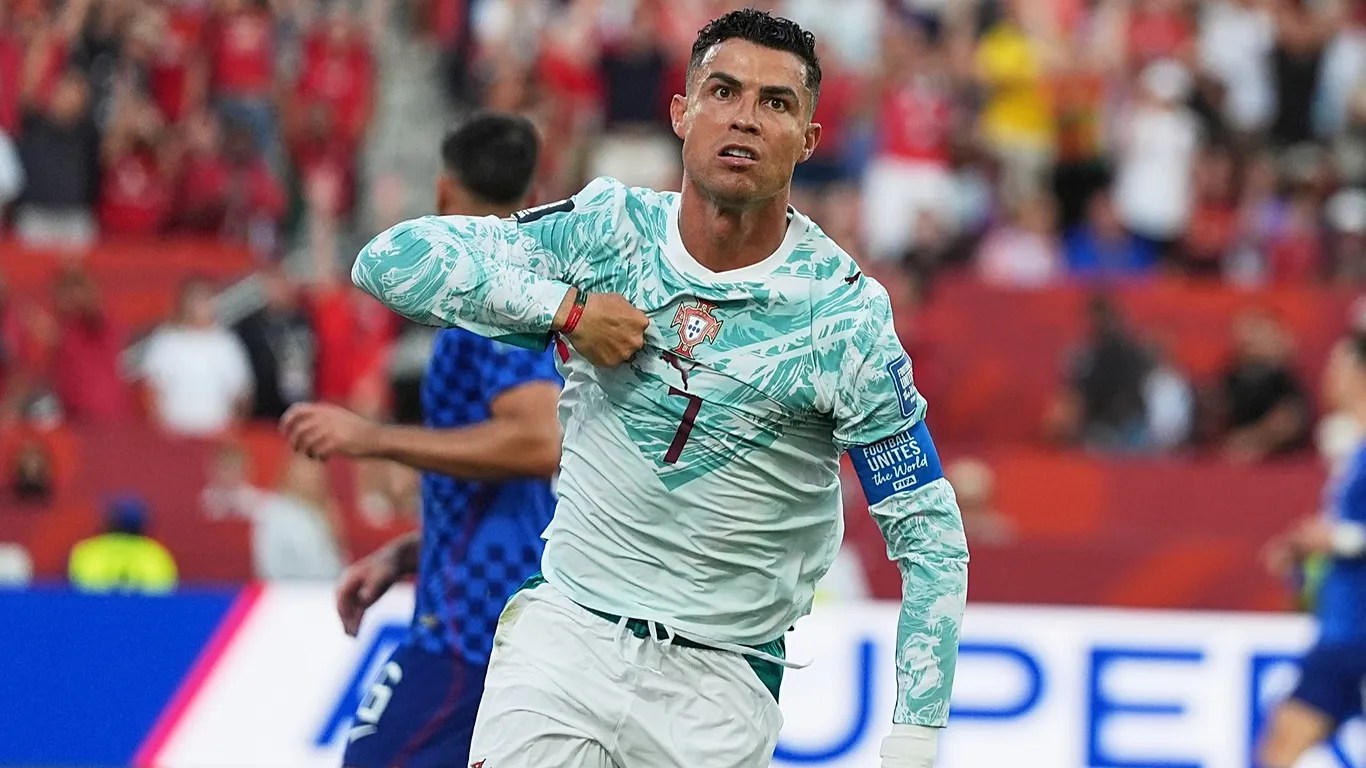 Ronaldo ndez debat në rrjetet sociale: A tha “Bismillah” para penalltisë vendimtare ndaj Kroacisë?