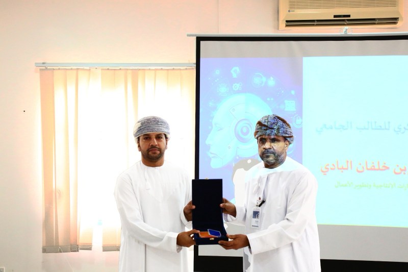 b366811e-a80e-4c3d-ba74-3ade05329f4e-2-1-1024x682 جامعة التقنية والعلوم التطبيقية بصُحار تنظم برنامج تثقيف الشباب الجامعي