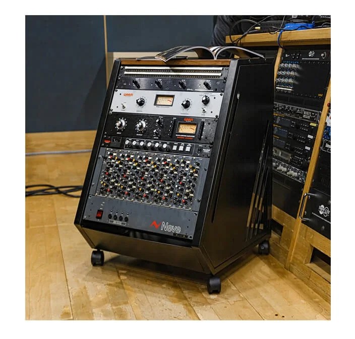 Wavebone Fin Rackmount Case 13U Studio Rackmount Case (2)