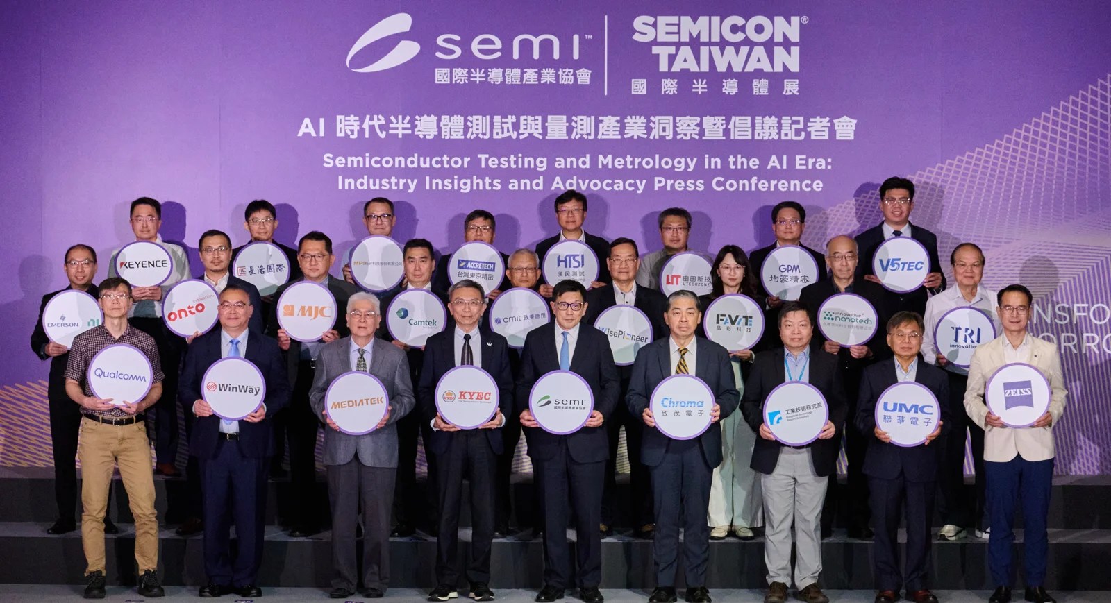 SEMI會後記者會，SEMI全球行銷長暨台灣區總裁曹世綸（左）、致茂電子執行長兼總經理暨SEMI檢測與計量委員會主席曾一士（中）、京元電子總經理張高薰（右）。