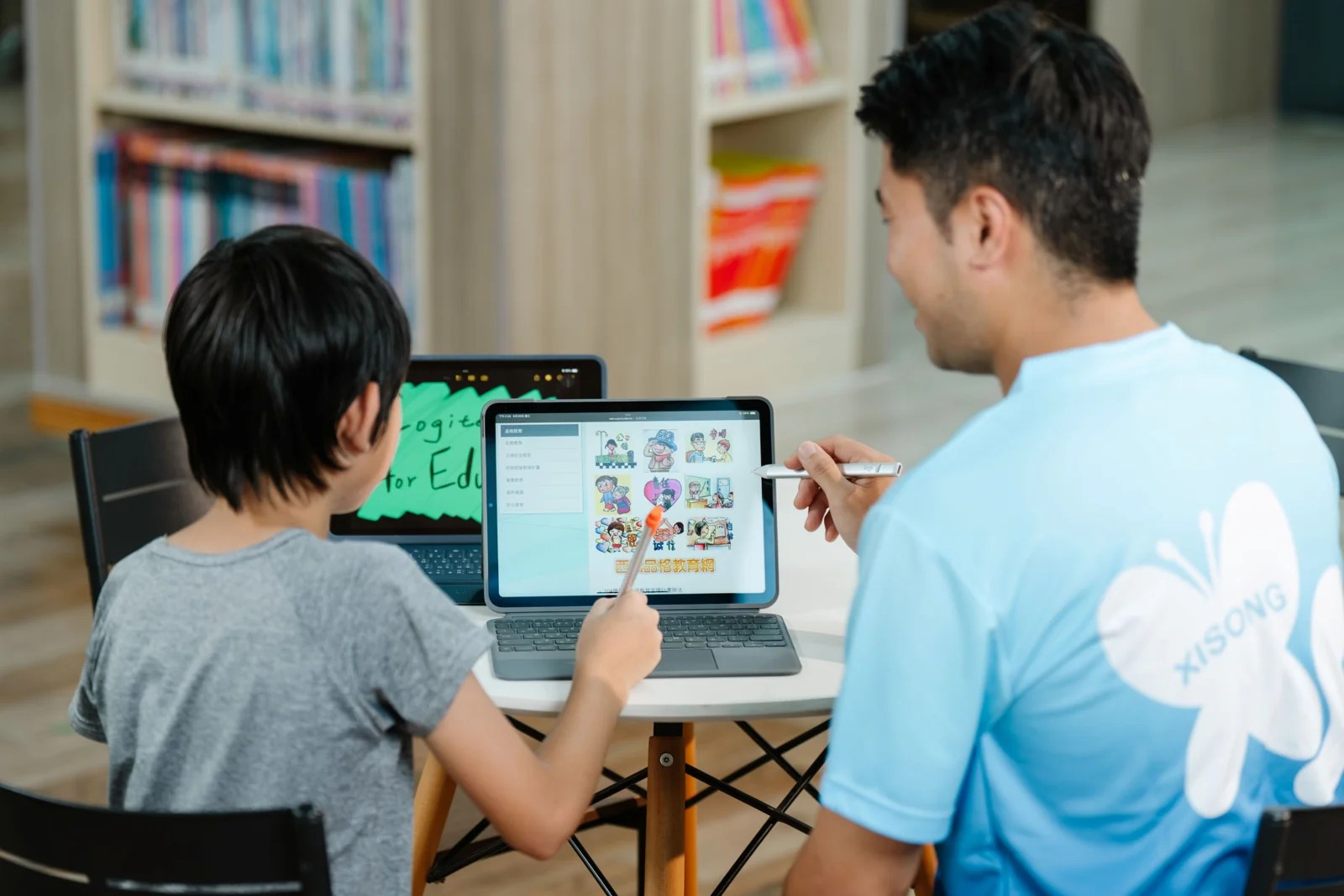 西松國小師生運用 Logitech 羅技科技工具進行課堂互動
