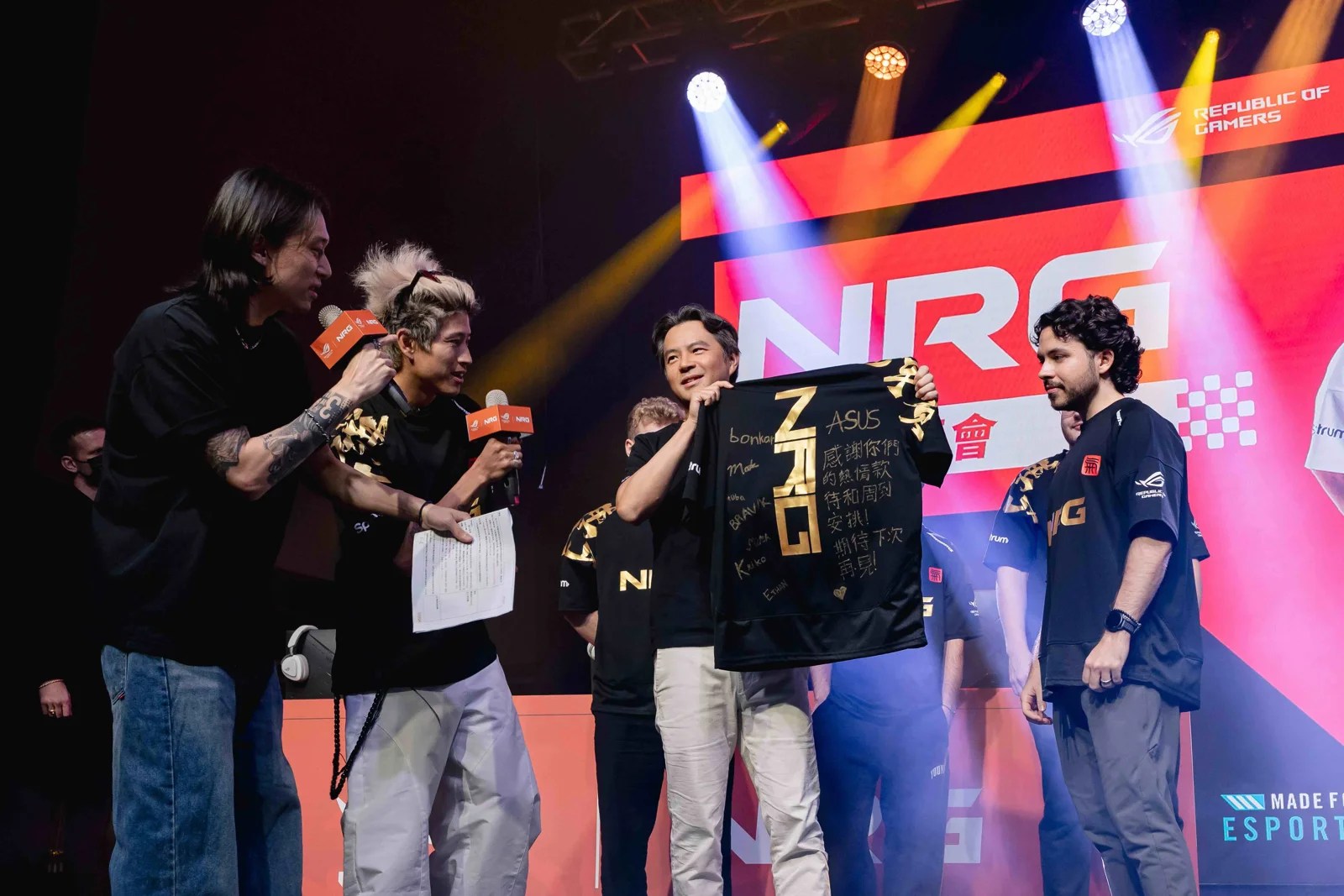 ROG與NRG選手合影及9月13日見面會活動預告