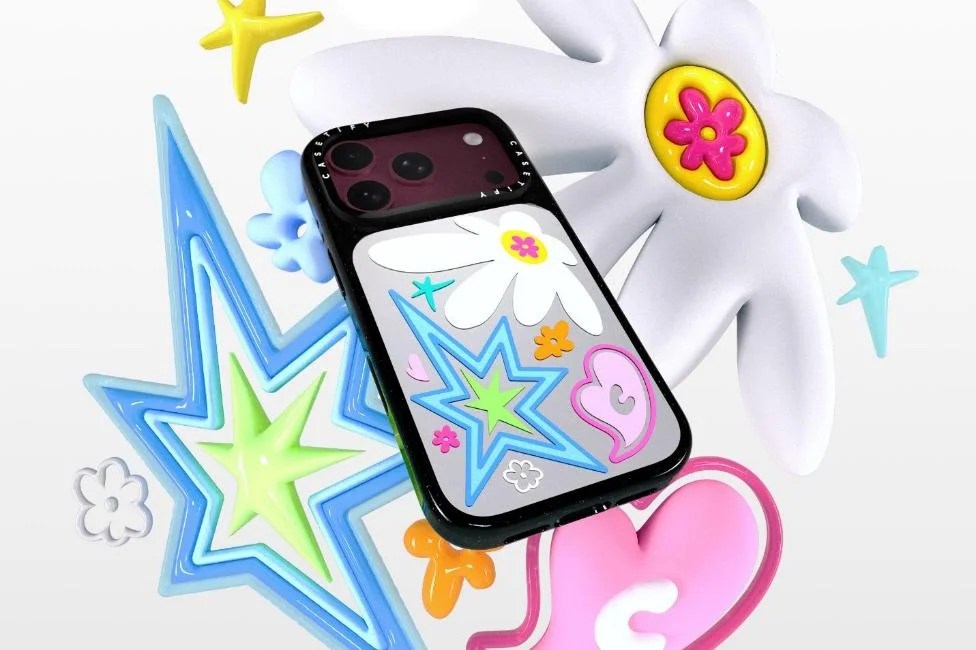 G-DRAGON 在 CASETiFY 韓國島山旗艦店體驗配件,包含手機支架