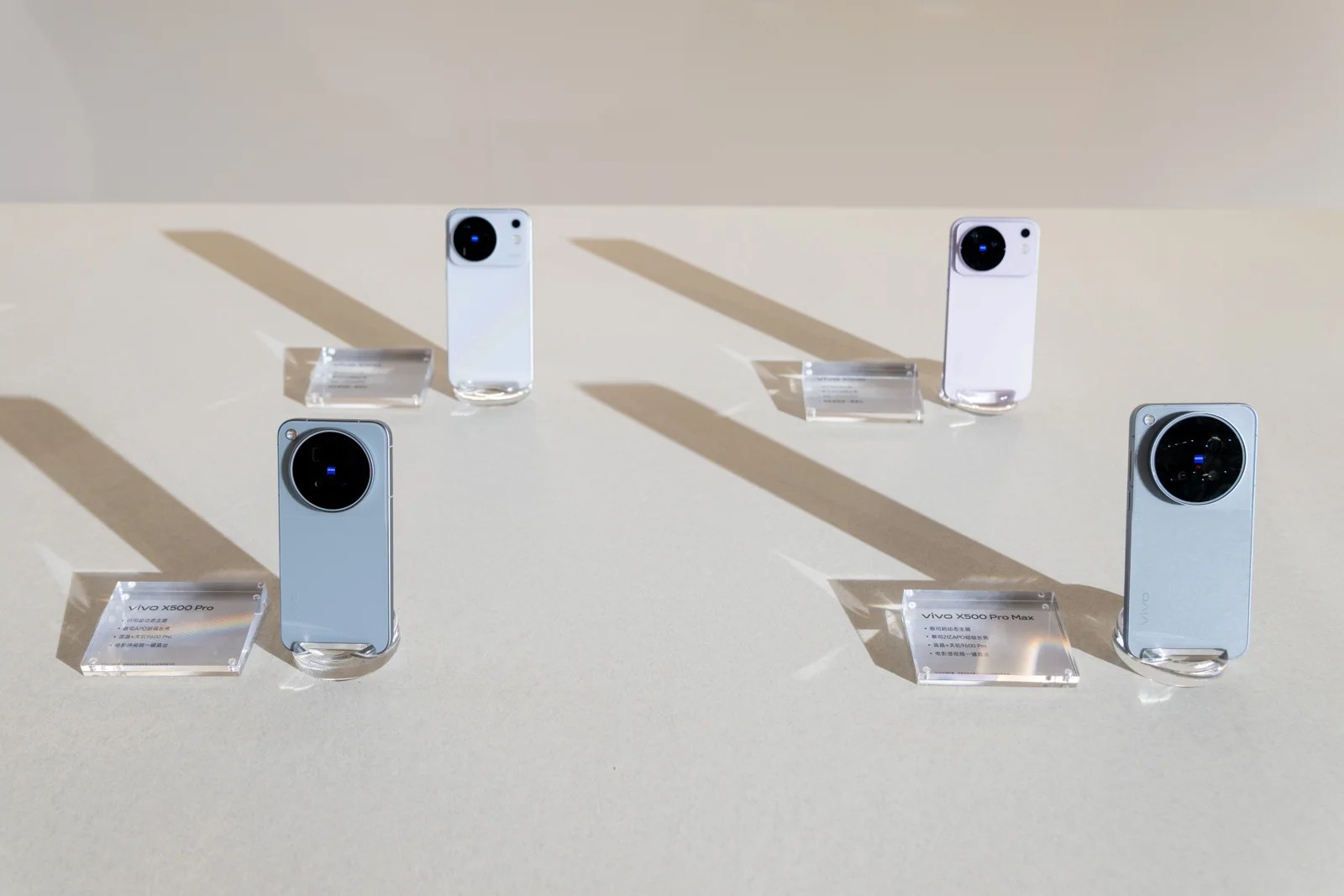 vivo X500 系列手機鏡頭模組特寫
