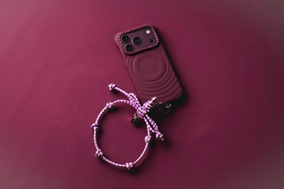 CASETiFY 全新 Essentials 系列推出波紋手機支架與波紋卡套等多款新色配件