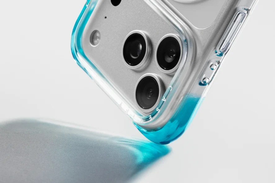 CASETiFY 透明手機殼搭載強化保護角與三層邊角結構,提供軍規級防摔防護