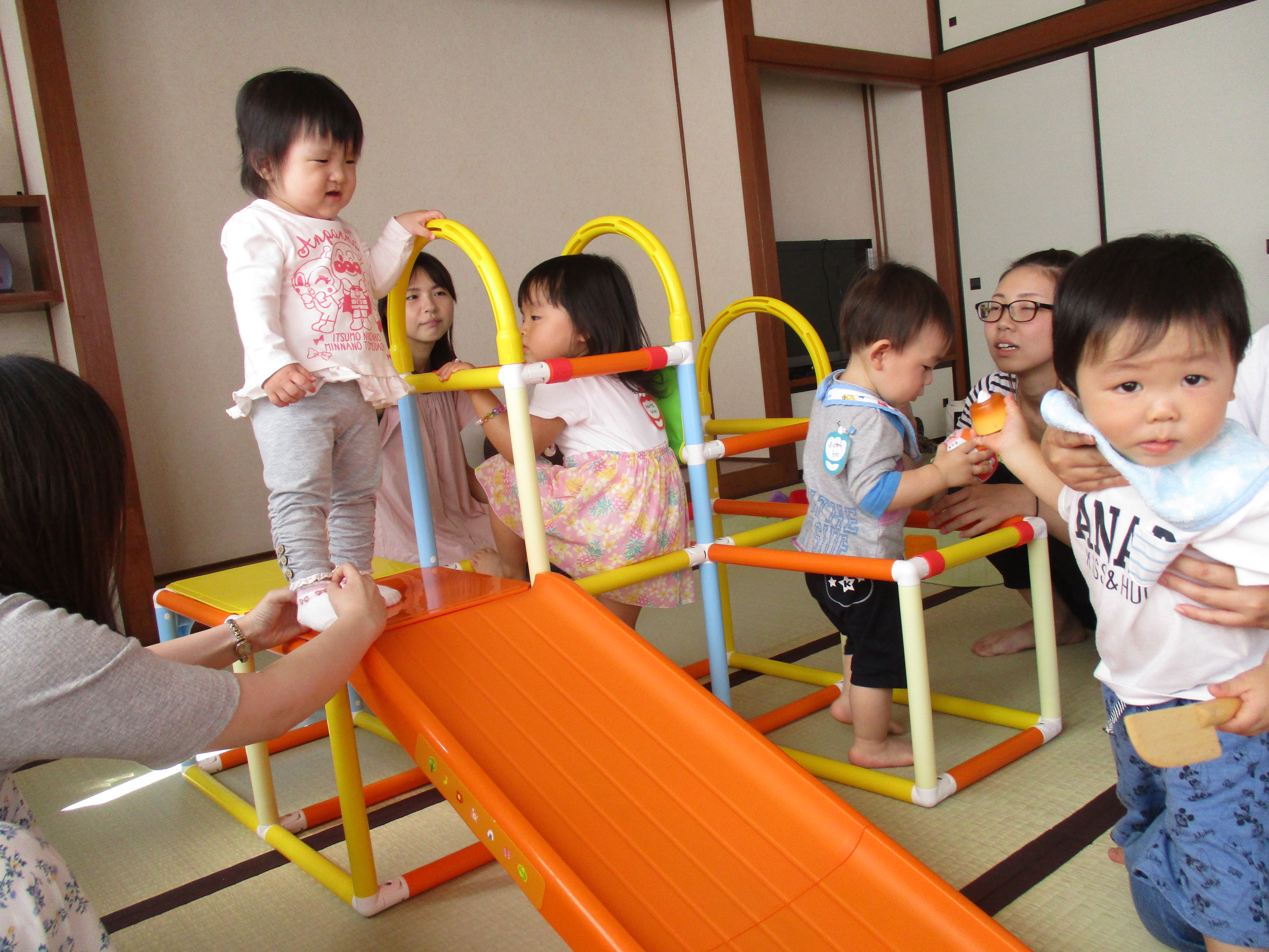すべり台は人気です