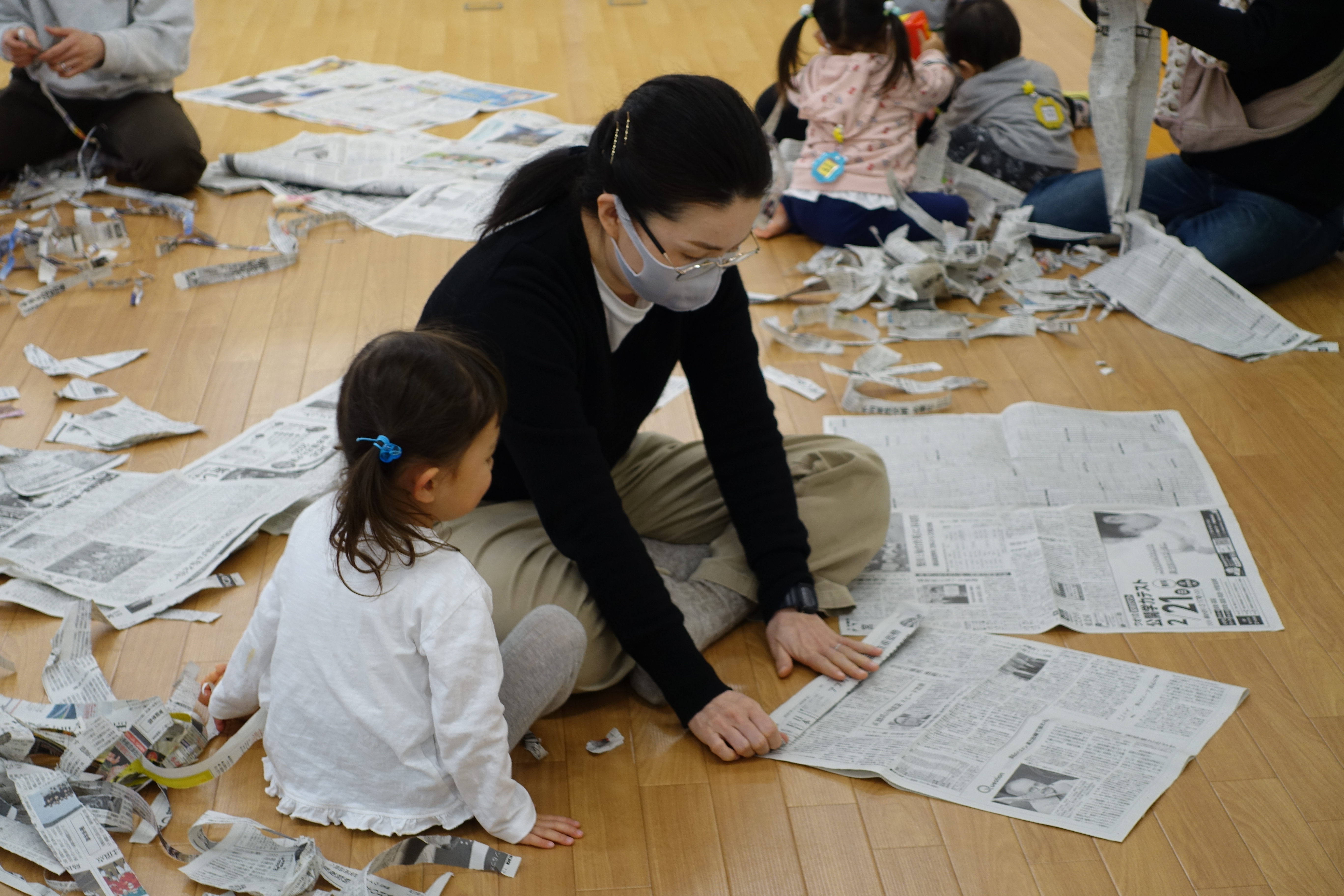 新聞紙遊び