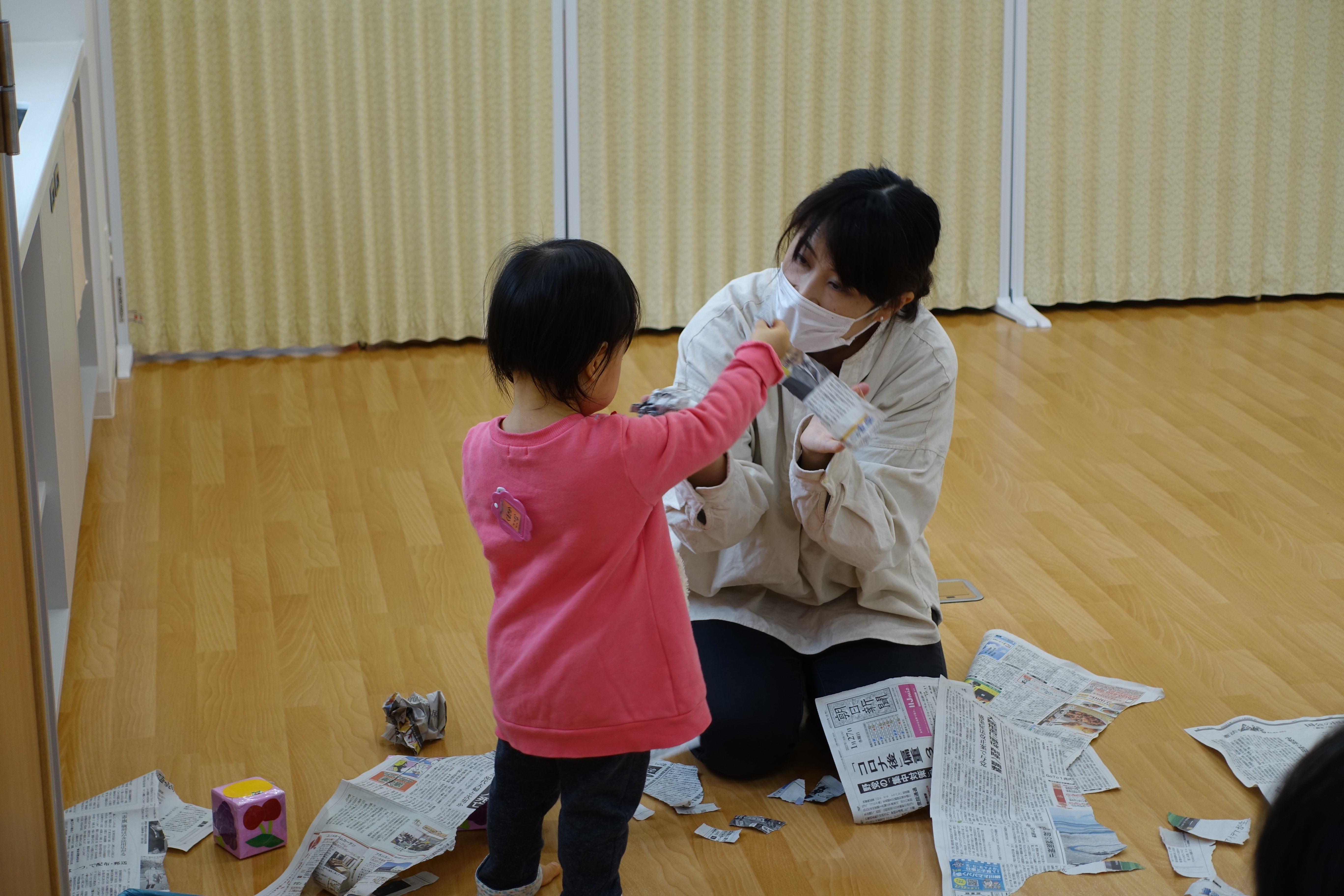 新聞紙遊び
