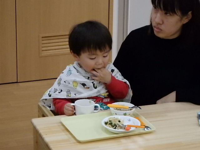 自分で上手に食べられるよ。