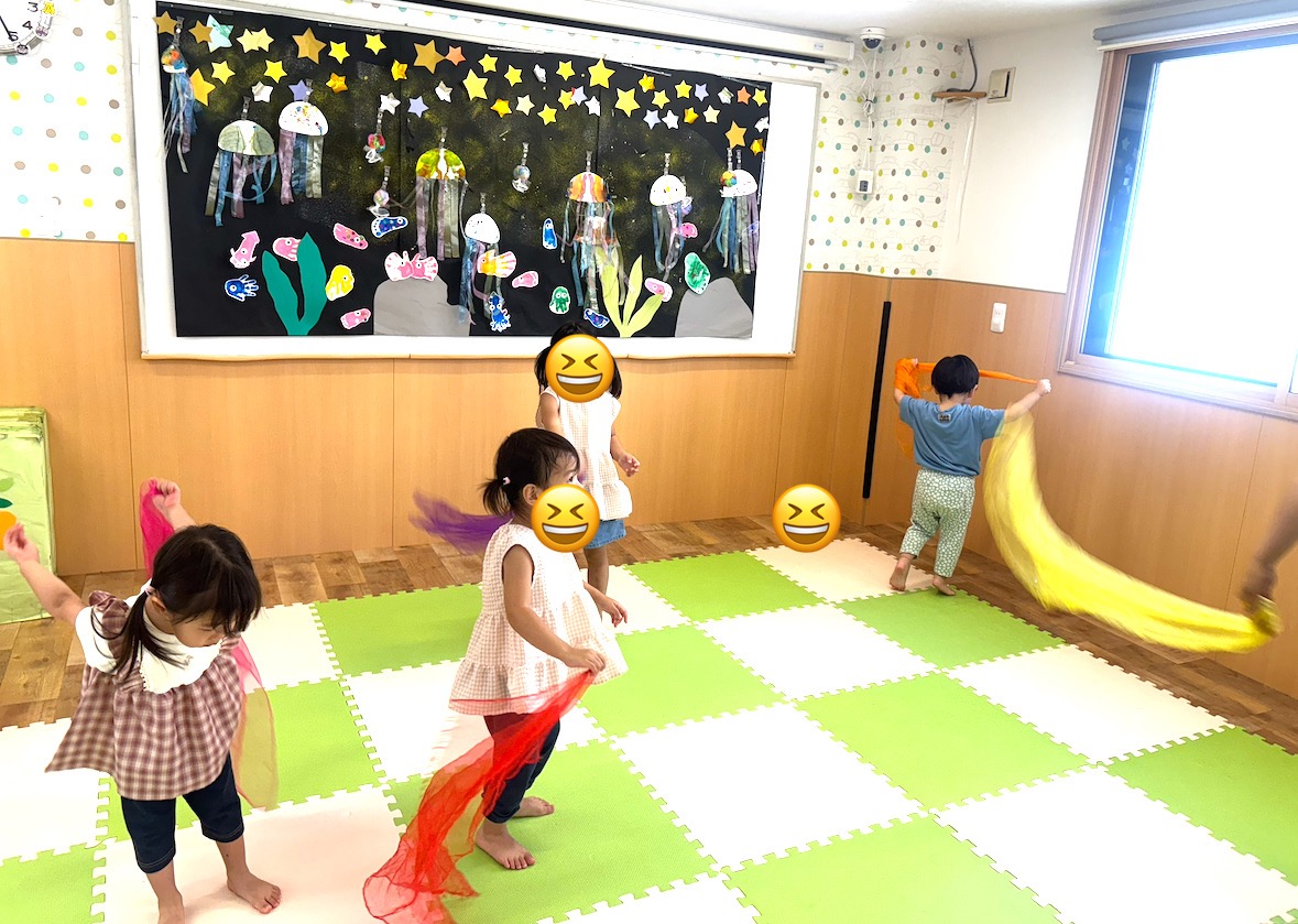 ふわふわ遊具とリトミックを楽しんだよ♬♫