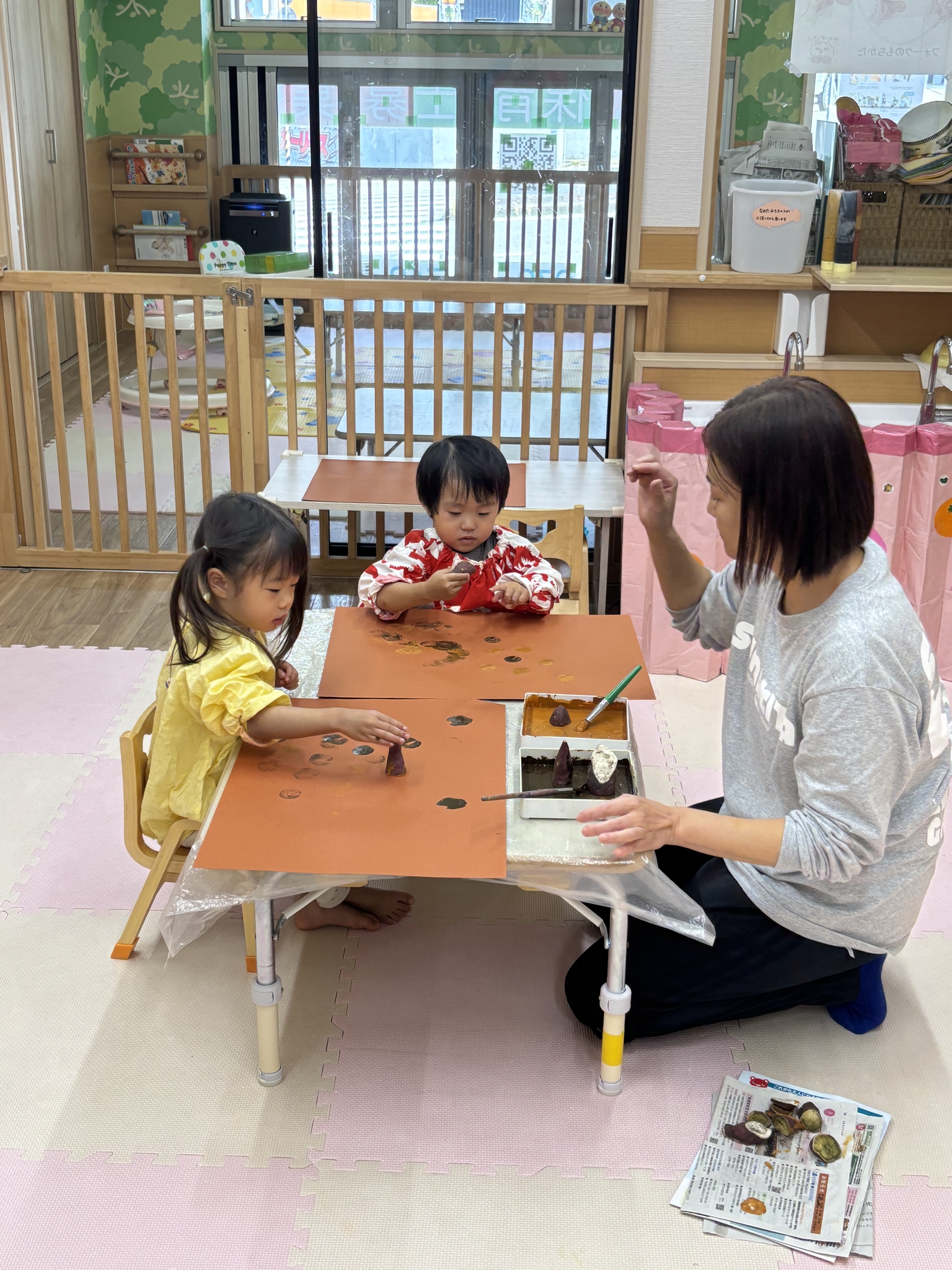 畑のさつまいもでスタンプ🍠