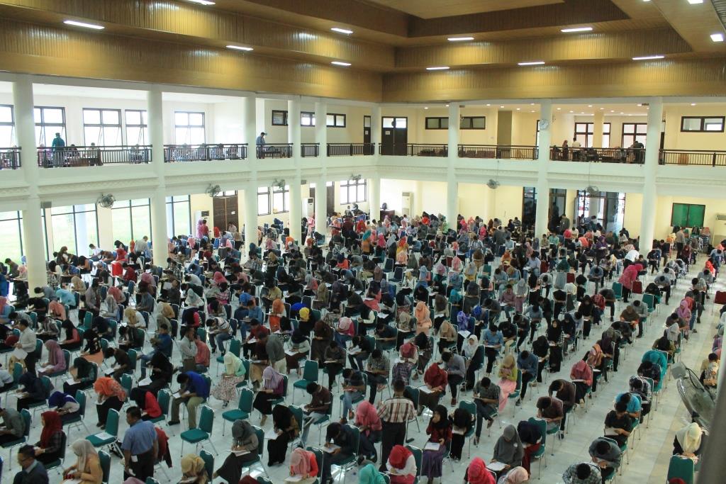 Rektor : Mahasiswa Yang Lulus Wajib Ikut Tes Kesehatan
