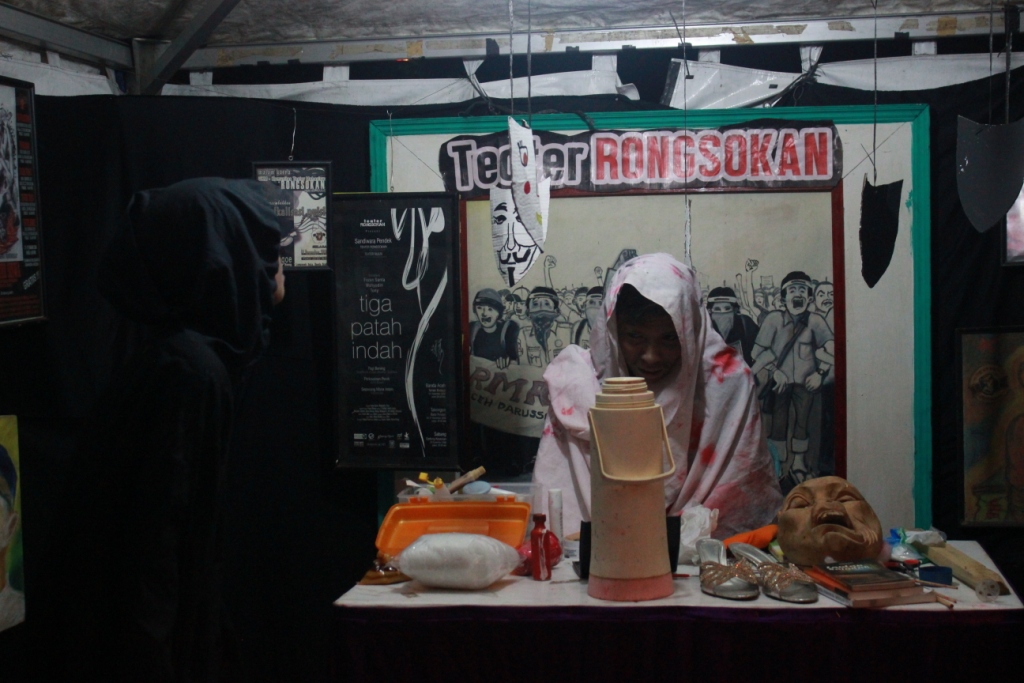 Tiga UKM UIN Ar-Raniry Dirikan Stan di Piasan Seni