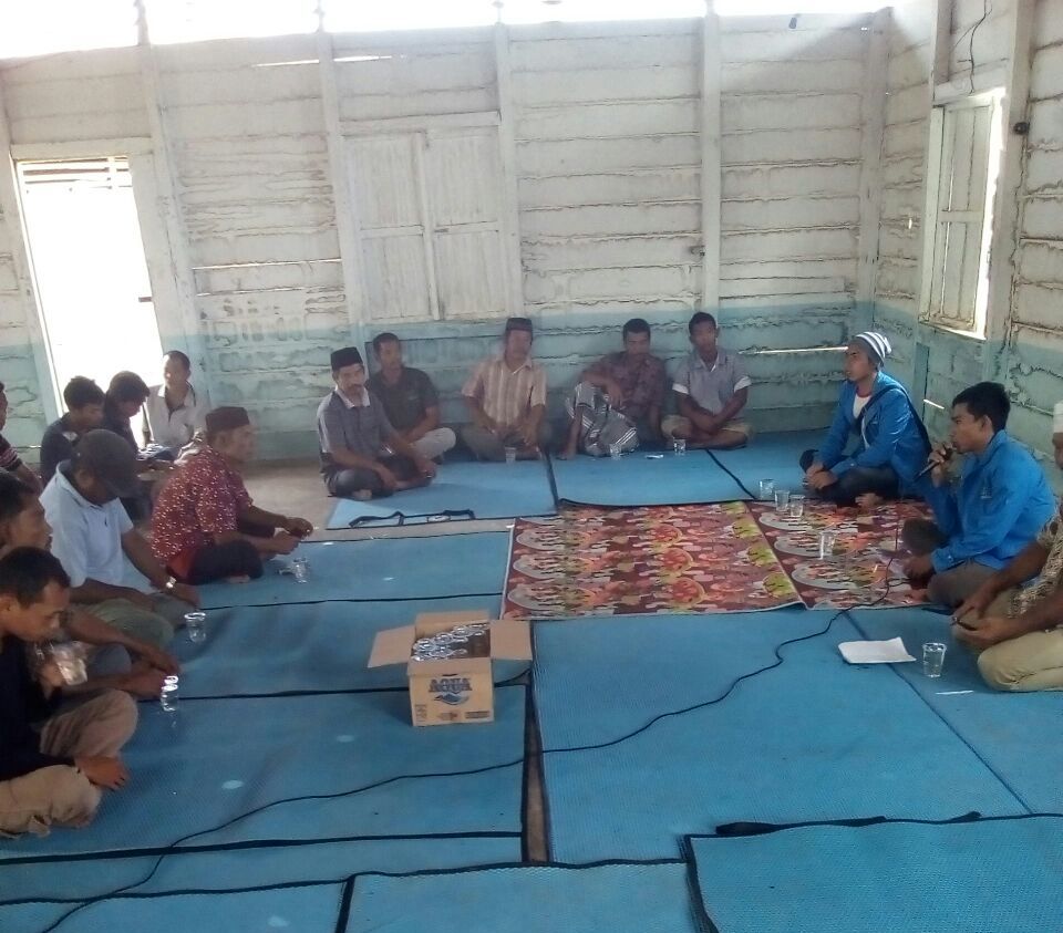 Mahasiswa UIN Ar-Raniry Beri Bantuan kepada Korban Kebakaran